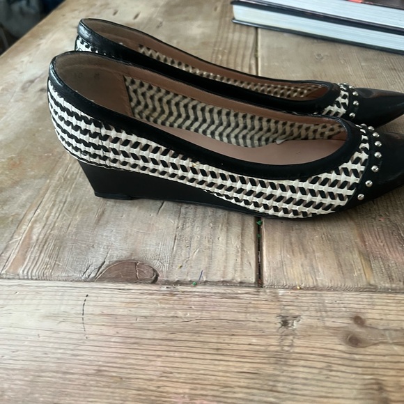 Stuart Weitzman Black and Cream Woven Wedges shoes - Picture 7 of 14